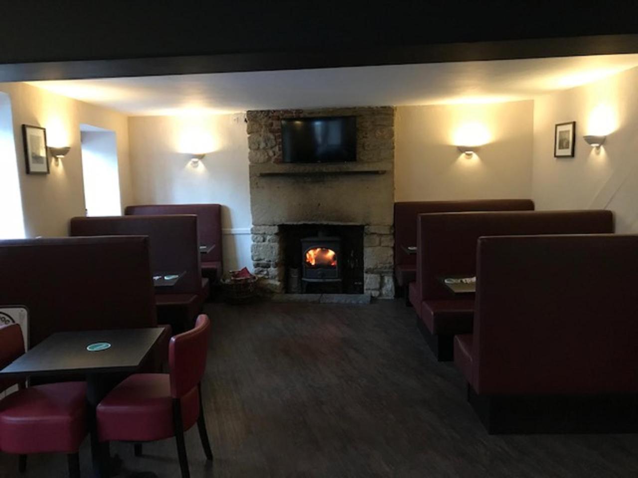 The Britannia Inn 舍伯恩 外观 照片